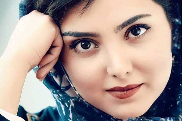 کل کل زیبا کرمعلی با خواننده معروف | صمیمیت بین زیبا کرمعلی و آرش خواننده در ماشین +ویدیو 