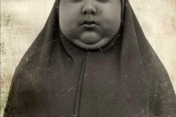 این عکس زنانه قجری متعلق به یک مرد است | عکسی که کاربران را شوکه کرد 