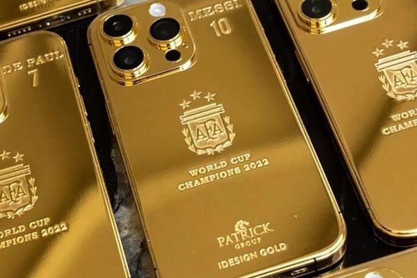 هدیه مسی به پسر کوچولو رفیقش | آیفون 14 پرومکس با روکش طلا !