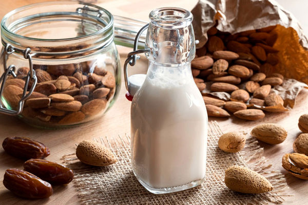 مصرف شیر به همراه این ترکیبات معجزه میکند | شیر را خالی مصرف نکنید 