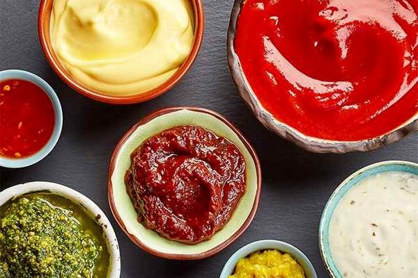 با دنیای متنوع سس ها آشنا شوید | طرز تهیه ی انواع سس های خوشمزه کنار غذا و سالاد