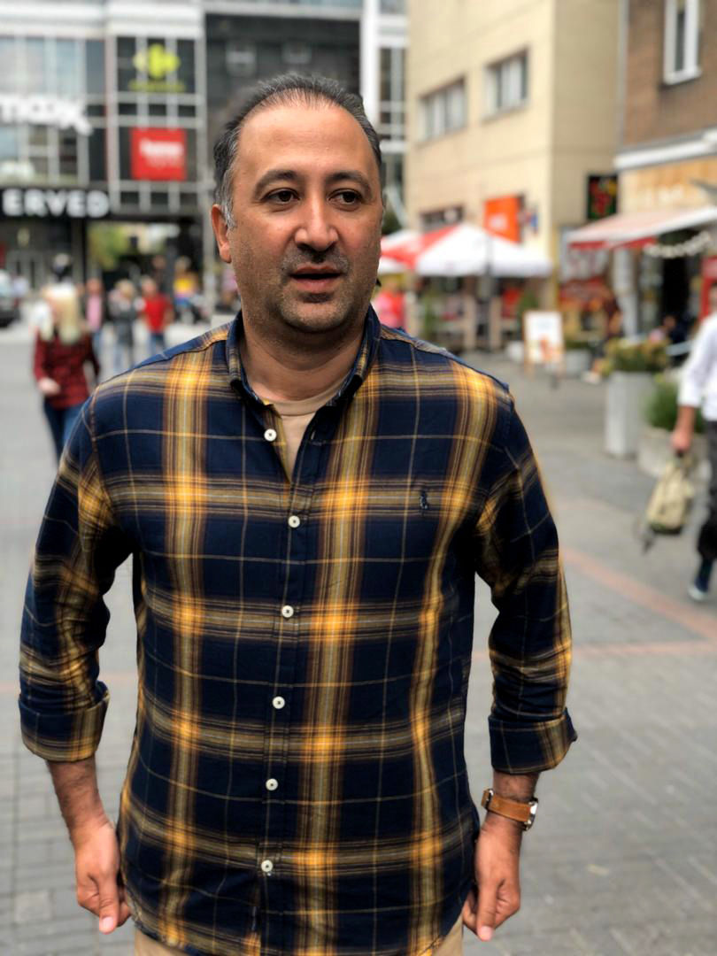 پیشنهاد بی شرمانه یک زن به مجری تلویزیون | شیطنت های  یک زن با محمد دلاوری+ویدئو 