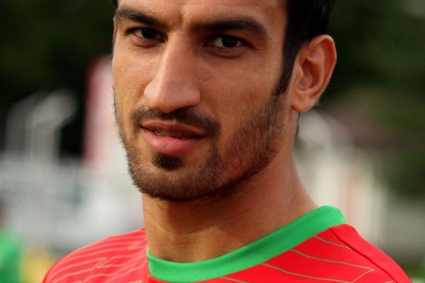 تیپ عجیب همسر حسین ماهینی در کمپ تیم فوتبال +عکس 