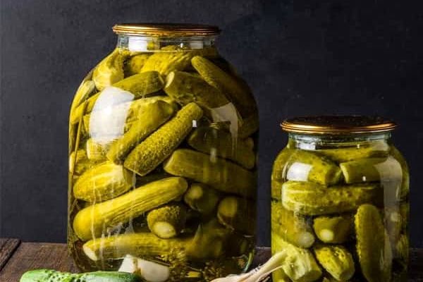 با این سبزیجات بهترین خیارشور خانگی رو درست کن! | طرز تهیه خیارشور خانگی ترد و خوشمزه