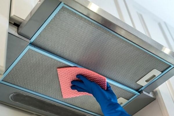 یکبار برای همیشه نحوه درست پاک کردن چربی از روی کابینت رو یاد بگیر! | روش پاک کردن چربی از روی کابینت