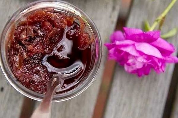 طرز تهیه مربای گل محمدی | با یک لیوان گل محمدی مربای ساده خوشمزه درست کن