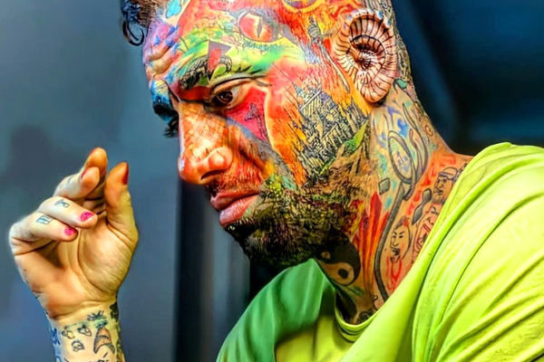 امیر تتلو اینبار هوادارانش را از خانه اش بیرون کرد | امیر تتلو پدر شد !