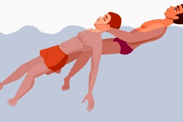 راه های امداد و نجات | نجات جان یک بچه غرق شده در آب +ویدئو 