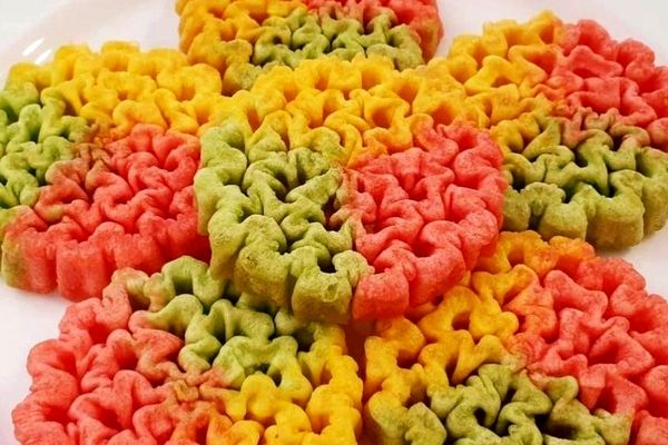 طرز تهیه شیرینی پنجره ای مازندرانی رنگی رنگی | دیگه شیرینی پنجره ای و ساده درست نکن