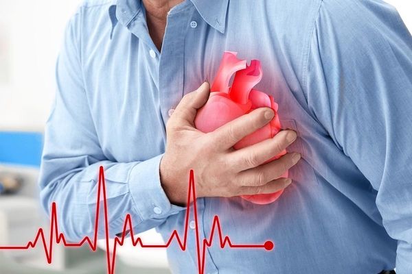 برای نجات فردی که سکته کرده است چه اقدامی کنیم +ویدیو 