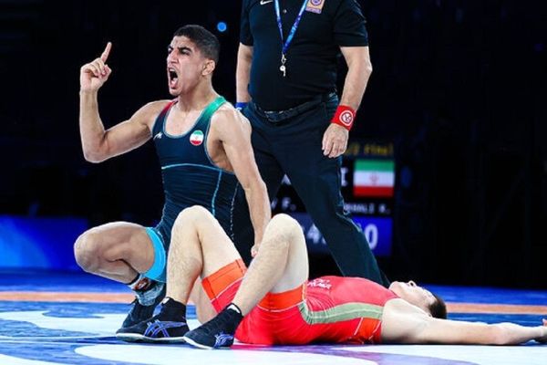 رحمان عموزاد با شکست قهرمان جهان فینالیست شد