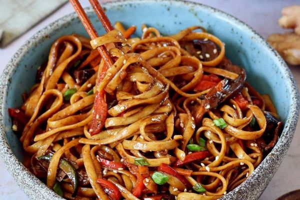 نودل و با ادویه کره ای درست کن | طرز تهیه نودل قرتی ولی سریع 