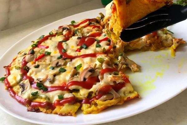 از این به بعد پیتزا رو با سیب زمینی سرخ کرده درست کن! | مخصوص وقتایی که میخوای کمتر هزینه کنی و عجله داری! | طرز تهیه پیتزا سیب زمینی + ویدئو