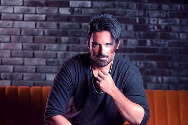 سهراب پاکزاد حرکت تاریخی زد! | کار خیر سهراب پاکزاد برای دانش آموزان کم بضاعت