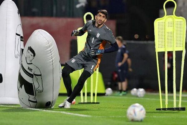 بیرانوند در ترکیب بازی ایران و آمریکا بدون ماسک وارد زمین شد