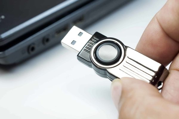 از این به بعد فلش سوخترو اینطوری تعمیر کن | دیگه فلش مموریتو دور ننداز