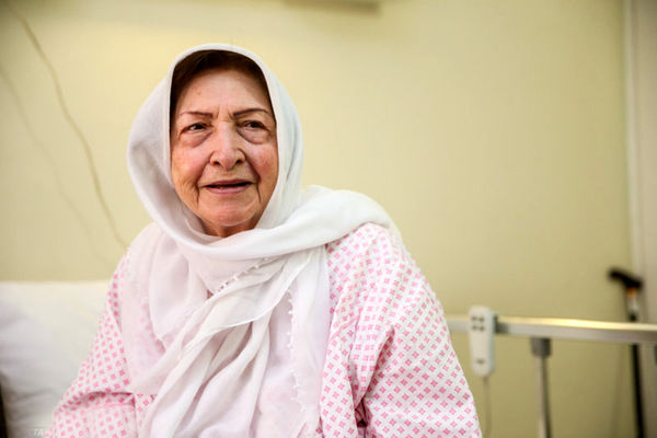 خبر درگذشت خانم توران مهرزاد حقیقت ندارد | وضعیت حالشان خیلی بهتر است