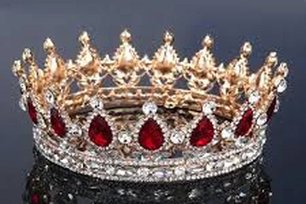 ملکه زیبایی ایران کیست؟! | اولین و آخرین ملکه زیبایی ایران در جهان را بشناسید