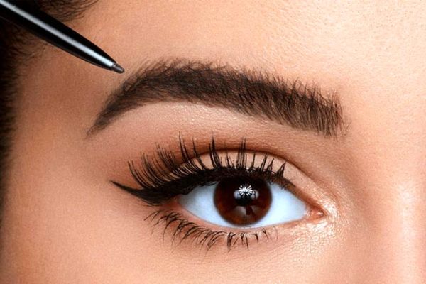 با روش نقطه گذاری ابروهاتو بکش | ترفند قرینه کشیدن ابرو