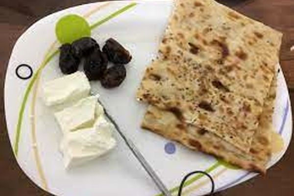 خوردن خرما و پنیر در بدن معجزه میکند | فواید خوردن خرما و پنیر با هم‌