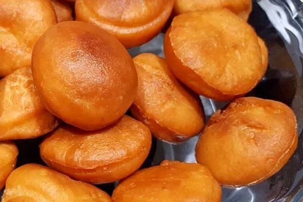 طرز تهیه نان لقمه‌ای صبحانه مخصوص با شیر و شربت، ساده و مرحله به مرحله