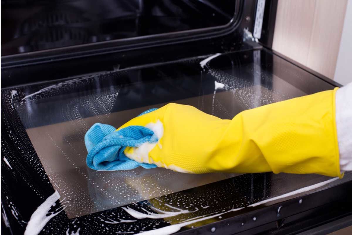 روش تمیز کردن شیشه فر | ترفند تمیز کردن فر و شیشه آن 