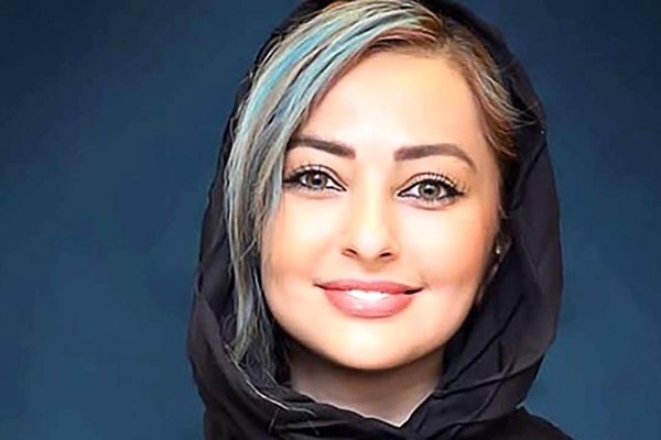 تصویر جنجالی نفیسه روشن در بیلبوردی در لندن | نفیسه روشن به آلمان رفت + تصویر