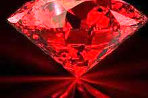 ترفندی بسیار آسان و خانگی برای تشخیص یاقوت اصل از تقلبی+تصاویر 