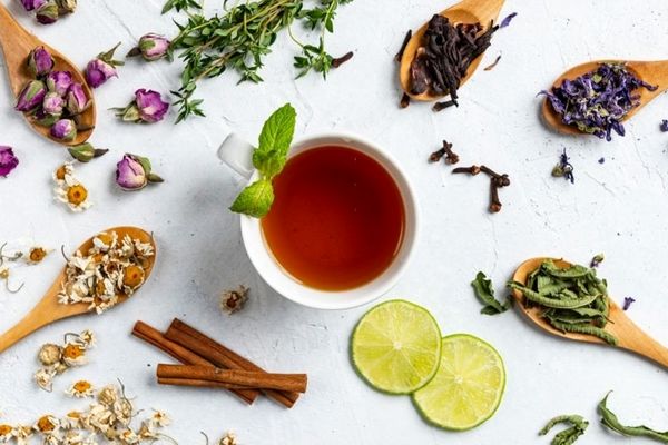 درمان خونریزی شدید قاعدگی با گیاهان دارویی | این‌گیاه ها معجزه میکنند