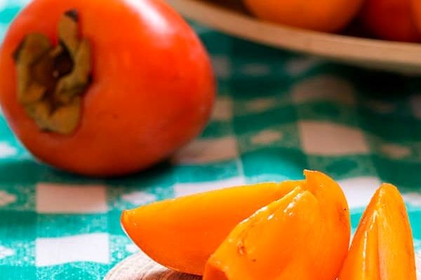 خواص بیشمار خرمالو | با خرمالو چروک های پوست را از بین ببرید و لاغر شوید!