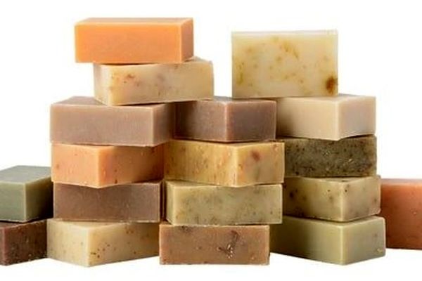 در خانه صابون مسافرتی درست کنید | توی سفر از شر کثیفی خلاص شو 