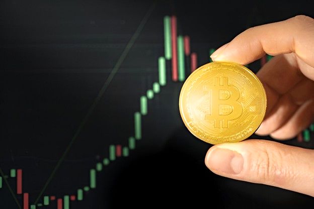 توقف بیتکوین زیر محدوده اوج تاریخی؛ نشانههایی از جهش دوباره دیده میشود