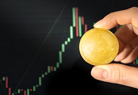 توقف بیت‌کوین زیر محدوده اوج تاریخی؛ نشانه‌هایی از جهش دوباره دیده می‌شود