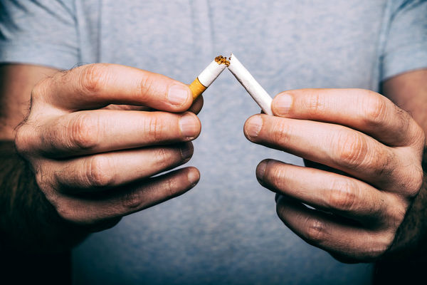 عادت های روزمره ای که شبیه به خودکشی خاموش هستند | با انجام این عادت ها خودت را میکشی !