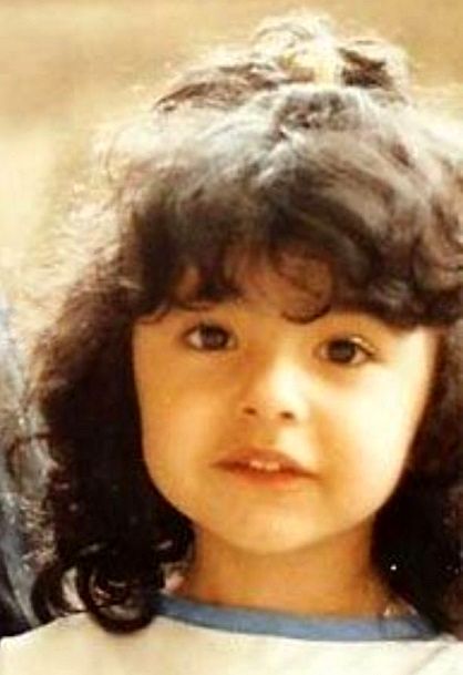 این عکس کودکی کدام مجری دهه شصتی معروف است ؟ | حدس بزنید و برنده شوید 