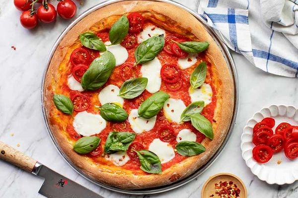 پیتزا مارگاریتارو با این روش درست کن | طرز تهیه پیتزا مارگاریتا به روش ایتالیایی