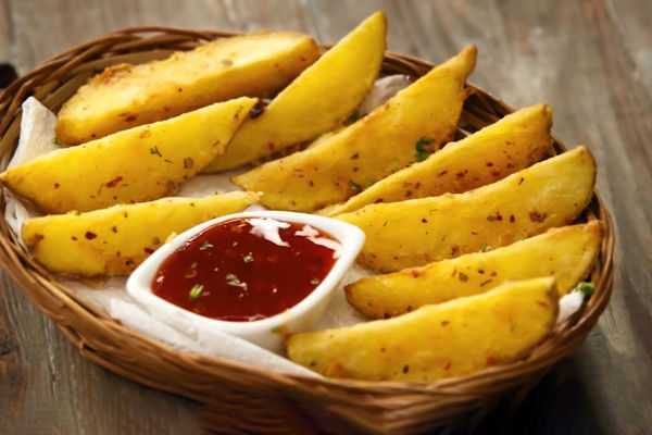 طرز تهیه سیب زمینی چوبی ساده | از خوردنش پشیمون نمی شید!