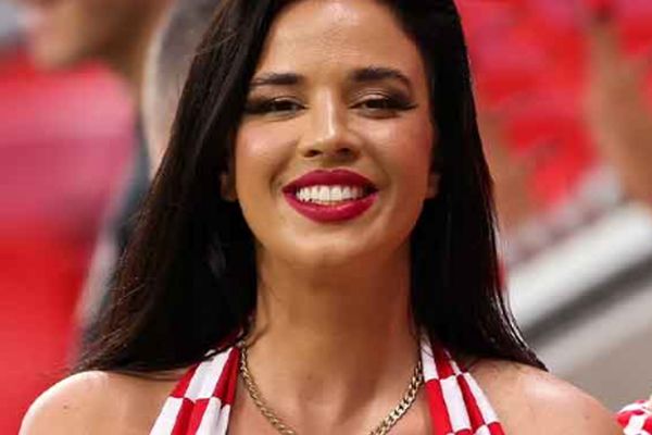 خواستگاری ملی پوشان فوتبال در قطر | این خانم خاص چه کسی است که دل ملی پوشان را برده است
