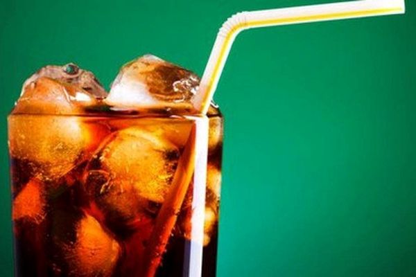 فواید نوشابه سیاه که تا بحال نمیدانستید | نوشابه سیاه و فواید عجیبش