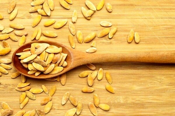 دانه های خربزه را دور نریزید | خواص عجیب دانه خربزه بر روی چشم