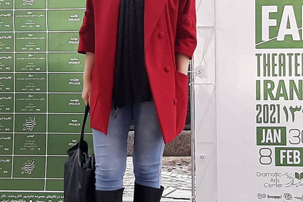 آیسان سریال سقوط علاوه بر خوانندگی ،نوازندگی هم میکند | فیلم وایرال شده از نوازندگی و خواندگی الناز ملک+ویدیو 