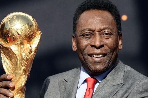 ببینید | انتقال پیکر پله اسطوره فوتبال جهان برای مراسم خاکسپاری!