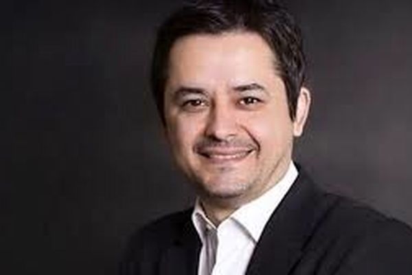 حرف دل دهه پنجاه و شصتی ها از زبان افشین زی نوری | وقتی دوبلور و مجری معروف اشک همه را در می آورد 