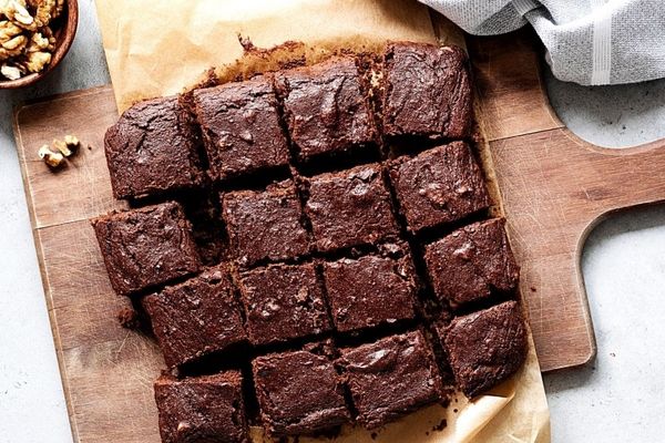 طرز تهیه کیک براوونی سیب | یک کیک بدون شکر درست کنید