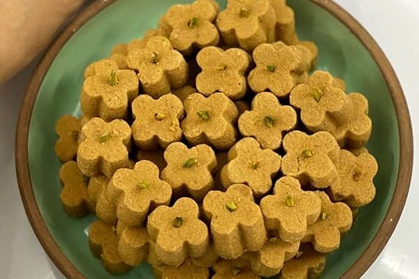 شیرینی عید امسال تو خونه درست کن | طرز تهیه ی شیرینی نخودی با روغن مایع فوری و خانگی