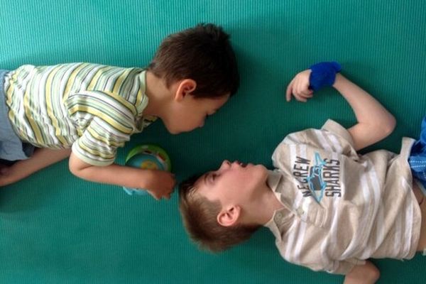 ۴۰۰۰ کودک مبتلا به فلج مغزی در تهران | از جلوگیری تا هزینه های این بیماری