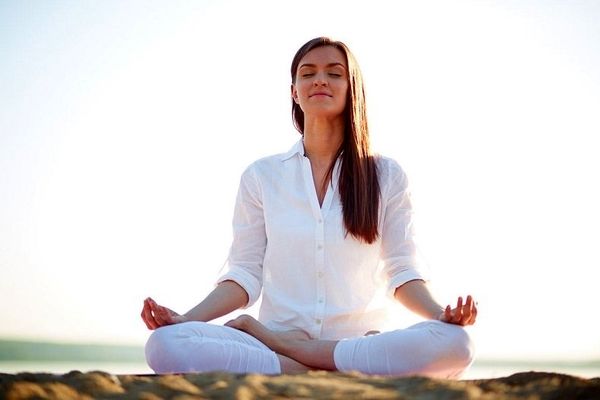 یوگای کندالینی چیست؟ (فواید، روش انجام و بهترین تمرین‌ها برای شروع)