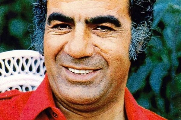 عاشقانه های ناصر ملک مطیعی با همسرش | عکس لو رفته از بوسه همسر ناصر ملک مطیعی 