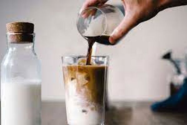 طرز تهیه بیسکوییت داغ | بیسکوییت داغ یک نوشیدنی گرم و نوستالژیک