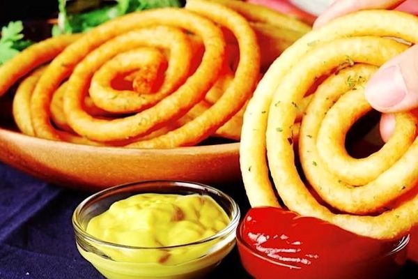 اگه دوست داری یه ناهار متفاوت و جدید بخوری که هیچکس غر هم نزنه،  بیا اینجا | طرز تهیه کوکو سیب زمینی مارپیچ خوشمزه و ساده | اینو درست کنی همه انگشت به دهن میمونن + ویدئو